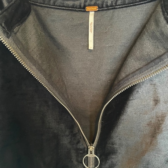 Free People A-line Black Velvet Zip Front Mini Skirt size 2 - Picture 7 of 10